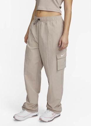 Женские брюки карго nike sportswear essential women's high-rise woven cargo trousers1 фото