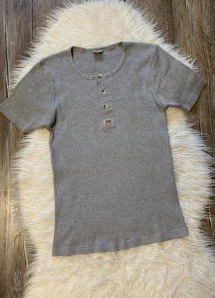 Женская футболка от levi’s