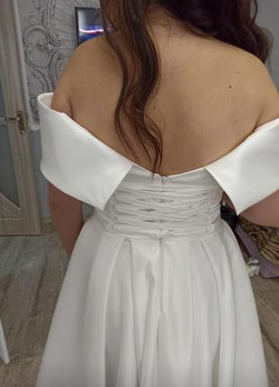 Свадебное атласное платье3 фото