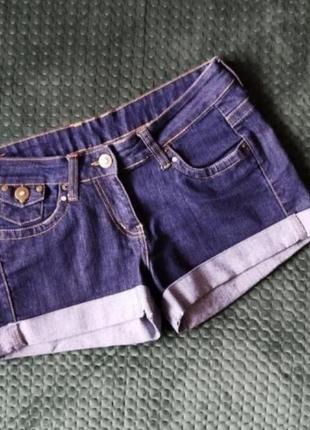 Шорты на размер 46-48.п/о в поясе 42 см, длина 28 см.