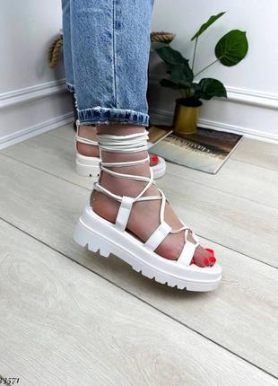 Босоніжки, білі босоніжки6 фото