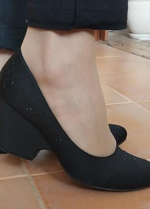 Туфлі чорні шикарні 40 р.