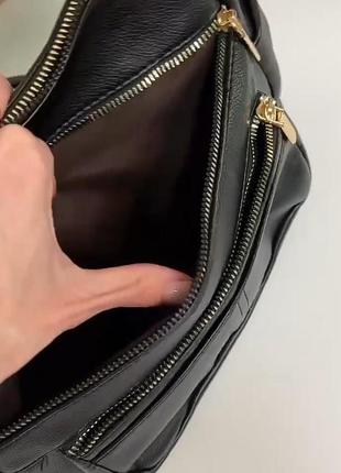 Черная, вместительная, удобная сумка, много карманов.6 фото