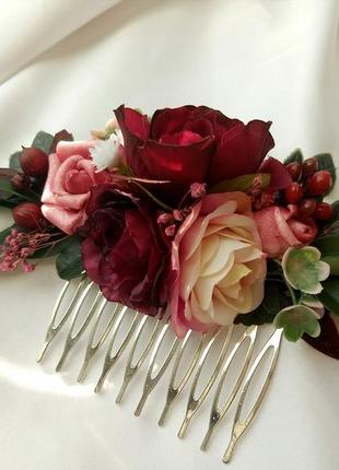 Марсаловый гребень  с цветами веночек свадебный бутоньерка марсаловая1 фото