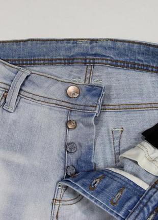 Четкие джинсовые шорты с осветлениями и потертостями от cult edition3 фото