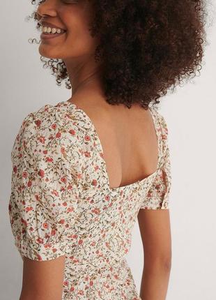 Короткое хлопковое летнее платье в цветочек с цветочным принтом na-kd 40, l,  484 фото