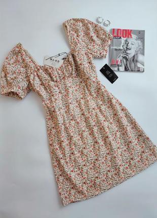 Короткое хлопковое летнее платье в цветочек с цветочным принтом na-kd 40, l,  486 фото