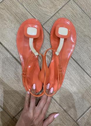 Босоніжки, сандалі для пляжу