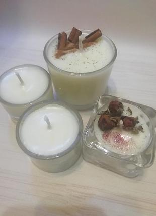 Аромасвічки із соєвого воску в асортименті.