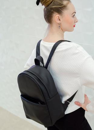 Жіночий чорний класичний рюкзак з екошкіри під а45 фото