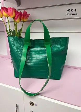 Зеленая - вместительная большая сумка-трансформер с крокодиловым принтом3 фото