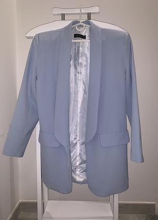 Класичний піджак небесного кольору