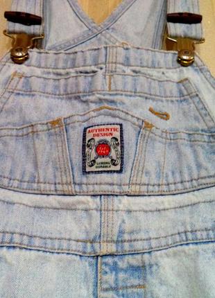 Рваний джинсовий комбінезон в стилі гранж варенка-дистрес.4 фото