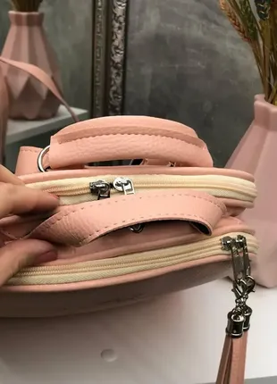 Пудра — стильна сумка-рюкзак lady bags на два відділення на блискавці, з китицями4 фото