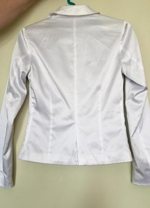 Белый нарядный пиджак размер s , жакет , блейзер атласный3 фото