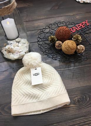 Cветлая шерстяная  шапка ugg