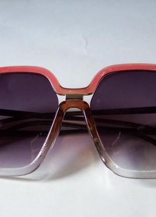 Крупные солнцезащитные очки-стрекозы с серым градиентом и винно-прозрачной оправой3 фото