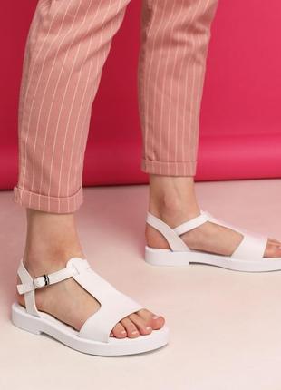 Стильные женские сандалии/босоножки белые с пряжкой кожаные/кожа - женская обувь на лето3 фото
