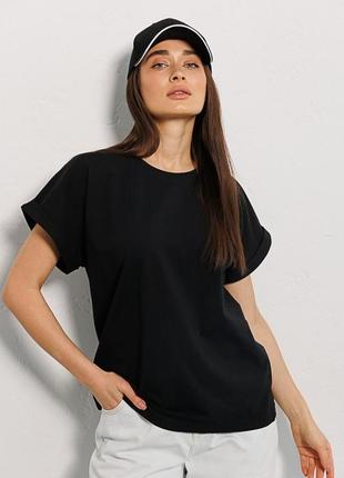 Женская однотонная базовая футболка с цельнокроеными рукавами2 фото