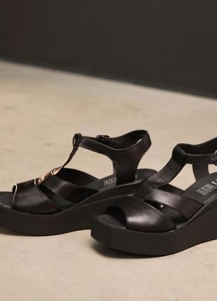 Стильные черные женские босоножки на танкетке кожаные/кожа - женская обувь на лето6 фото