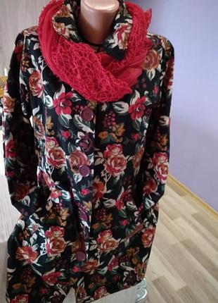 Супер стильный плащ на флисе в цветочек,скоро осень, без дефектов крутая модель