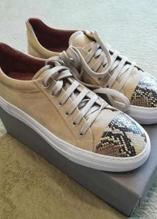 Кеды премиум бренда pertini. р. 38. стелька 24,5 см.  guess