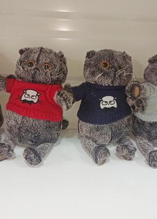 Мягкая игрушка котик басик джентельмен. кот басик в свитере мягкая игрушка. 26 см