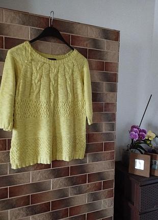Кофтинка лимонного кольору.