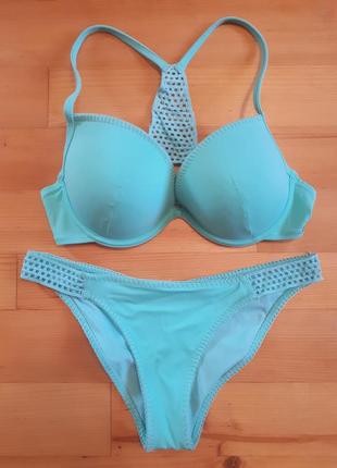 Купальник бирюзового цвета с эффектной спинкой