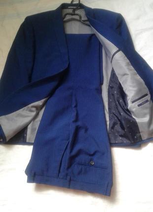 Стильный костюм.