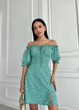 Сукня на літо з розрізом