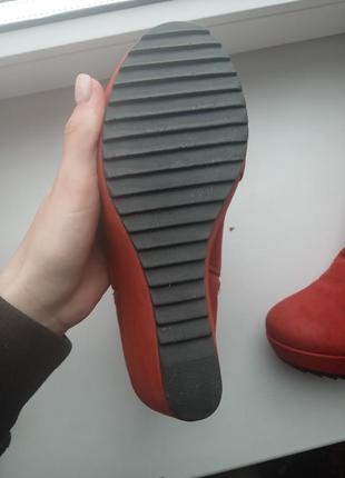 Базовые боты женские ботинки туфлы замшевые замш на танкетке красные на молнии красные ботинки на платформе4 фото