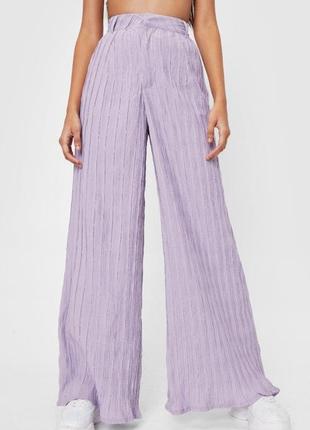 Плиссированные лиловые брюки