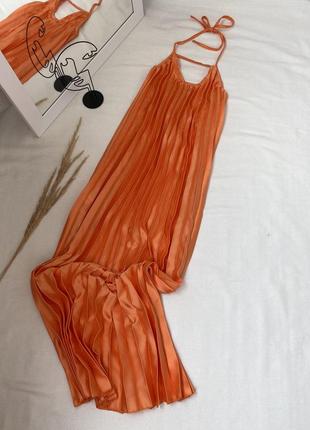 Яркое оранжевое длинное платье плиссе сарафан shein