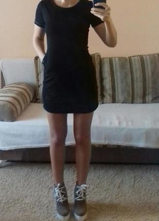 Короткое черное платье1 фото