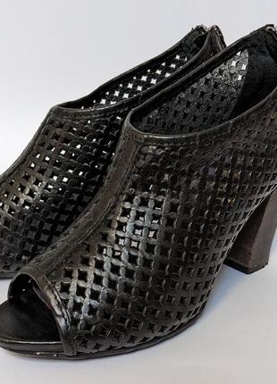 Жіночі туфлі felmini, розмір 37, стелька 23 см. португалія