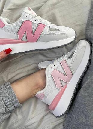 Женские кроссовки