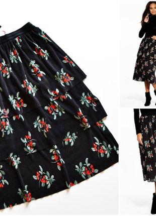 Трендовая черная юбка плиссе в цветах и с воланами1 фото