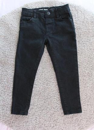 Скинные джинсы черные