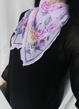 Женский легкий сиреневый платок на шею4 фото