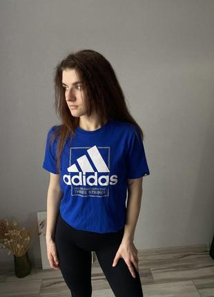 Adidas женская футболка адидас спортивная с большим лого логотипом