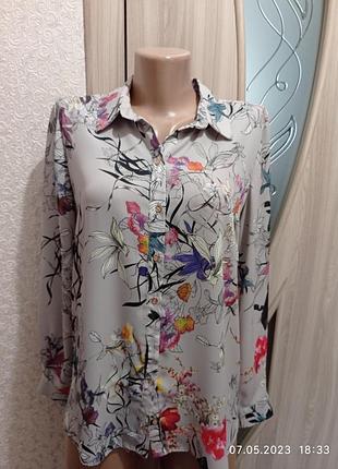 Красивая рубашка с интересным принтом