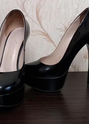 Черные лаковые женские туфли2 фото