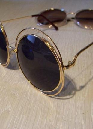 Великі круглі сонцезахисні окуляри чорні в золотій оправі5 фото