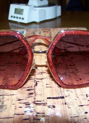 Крупные очки-стрекозы с блестками в оправе и винной дымчатой линзой3 фото