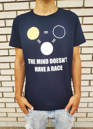 Необычная футболка с принтом