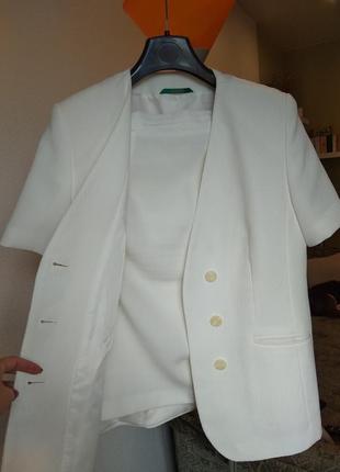 Классический летний женский костюм белый2 фото