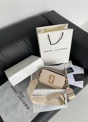 Женская стильная бежевая сумка marc jacobs тренд сезона