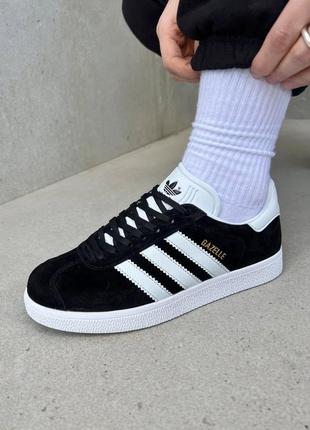 Круті кросівки adidas gazelle black white чорні з білим