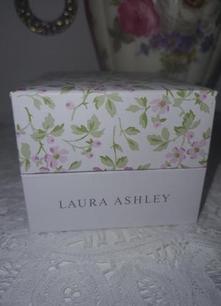 Laura ashley часи